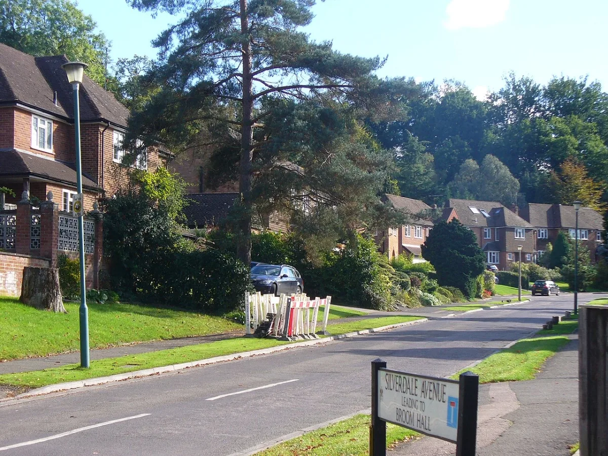 Silverdale Avenue, Oxshott. A house on this street sold for £1,335,000 in August 2025, close to the £1,342,500 median for Oxshott as a whole, the highest of any place in the borough